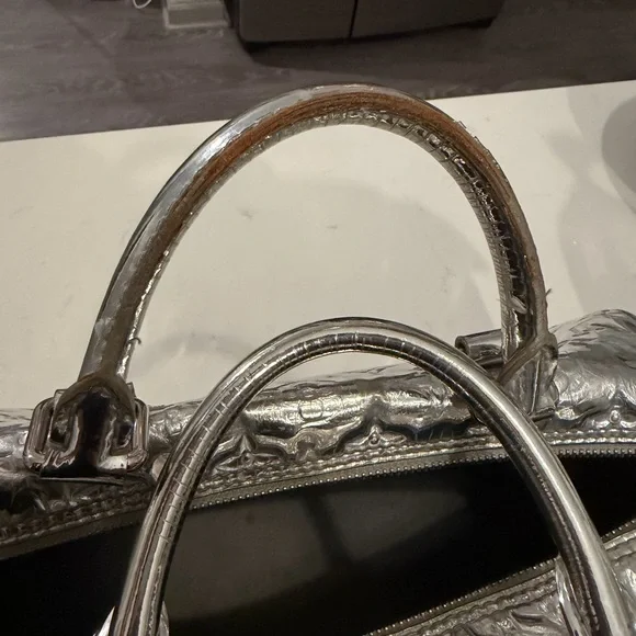 Authentic LOUIS VUITTON Monogram Miroir Speedy 30 Silver. - Picture 8 of 16